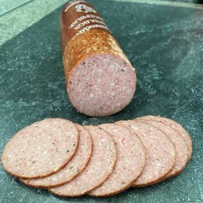 Klippinge Slagterens hjemmelavede spegeplse med hvidlg