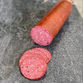 Klippinge Slagterens hjemmelavede salami med hel peber